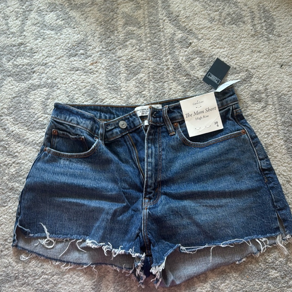 Abercrombie and Fitch CURVE LOVE high rise mom short, size 28/6